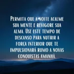 Mensagem de boa noite de motivação: Uma paisagem noturna serena com montanhas escuras sob um céu estrelado, exibindo a mensagem "Permita que a noite acalme sua mente e revigore sua alma. Use este tempo de descanso para nutrir a força interior que te impulsionará rumo a novas conquistas amanhã.