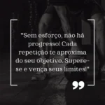 Imagem motivacional para academia com a frase: "Sem esforço, não há progresso! Cada repetição te aproxima do seu objetivo. Supere-se e vença seus limites!" Fundo escuro, pessoa treinando com kettlebell.